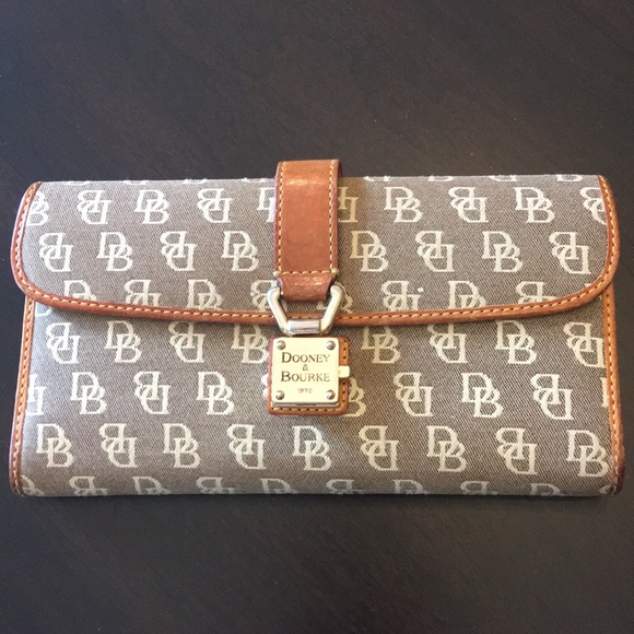 Dooney & Bourke Handbags - Dooney & Bourke Wallet